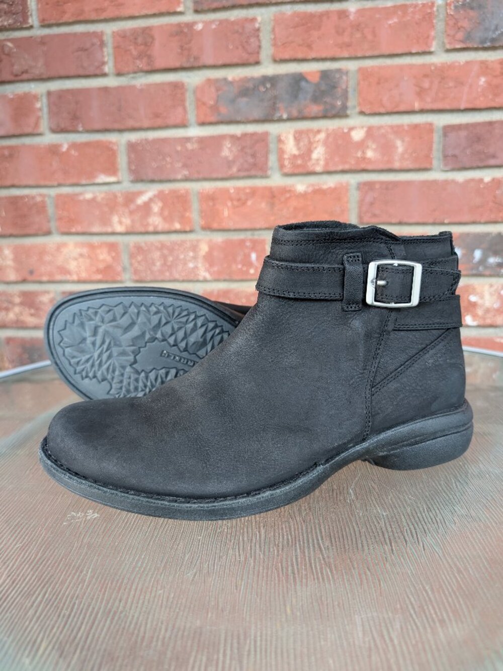 Women's Merrell Black Leather Ankle Boots Size 8.5